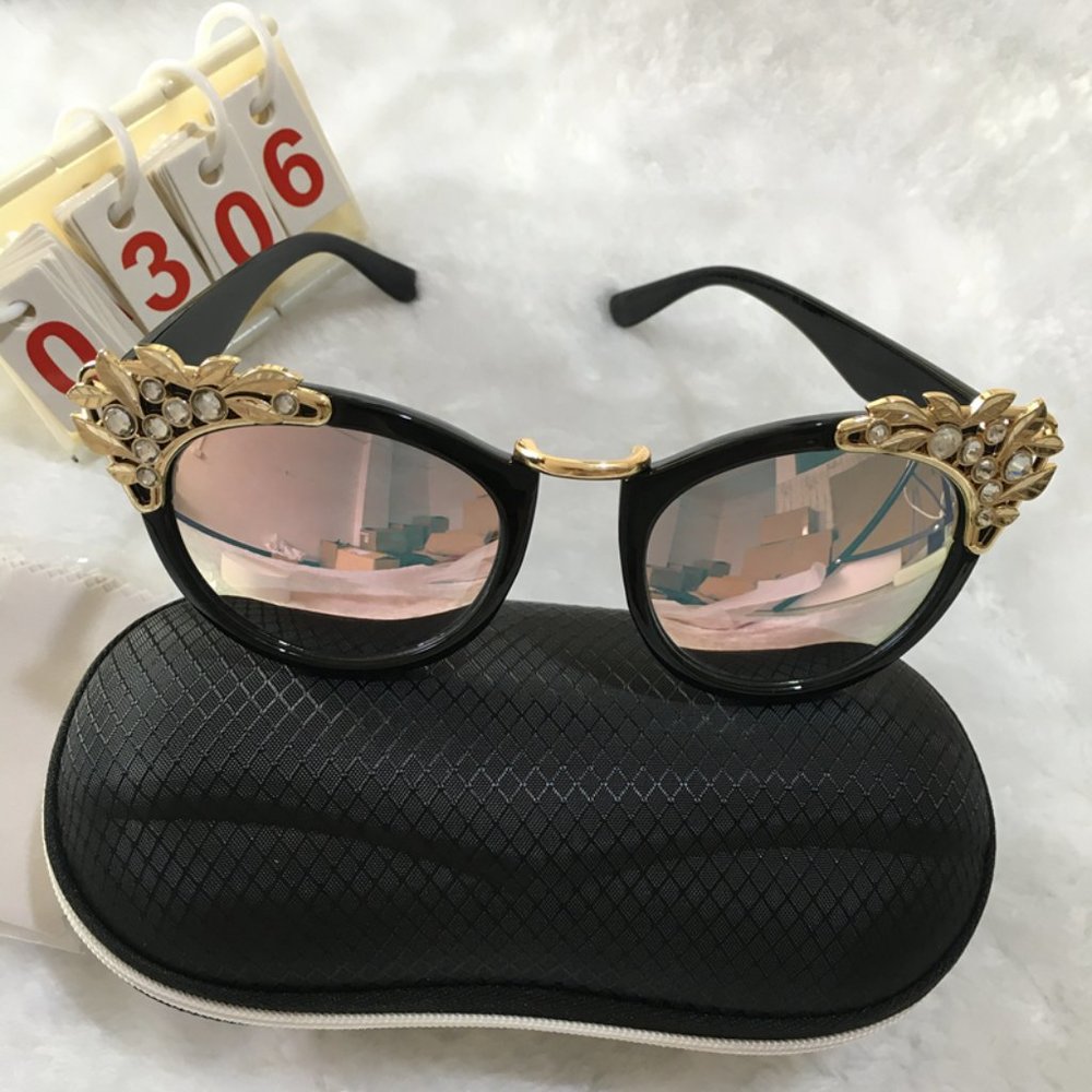 Black Frame Pink Cat Eyes Lens Sunglasses - Picture 4 of 4